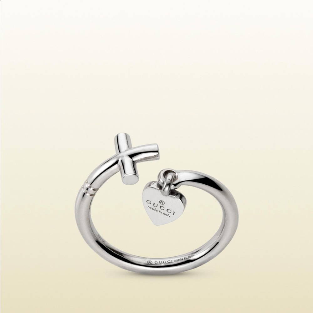 NWOT!!! 18k white gold GUCCI Ring